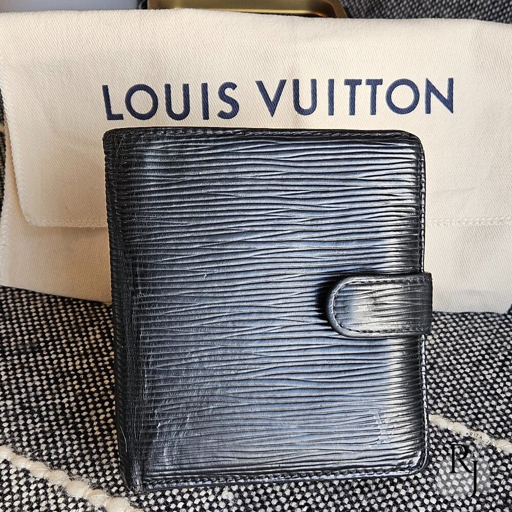 #17 Louis Vuitton Epi Leather Bi-Fold Snap Wallet – EUC Black